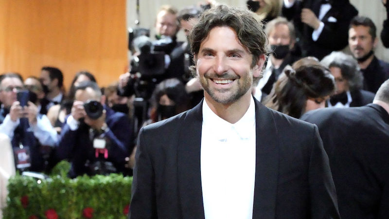 Maestro Photos Show Bradley Cooper S Leonard Bernstein Transformation