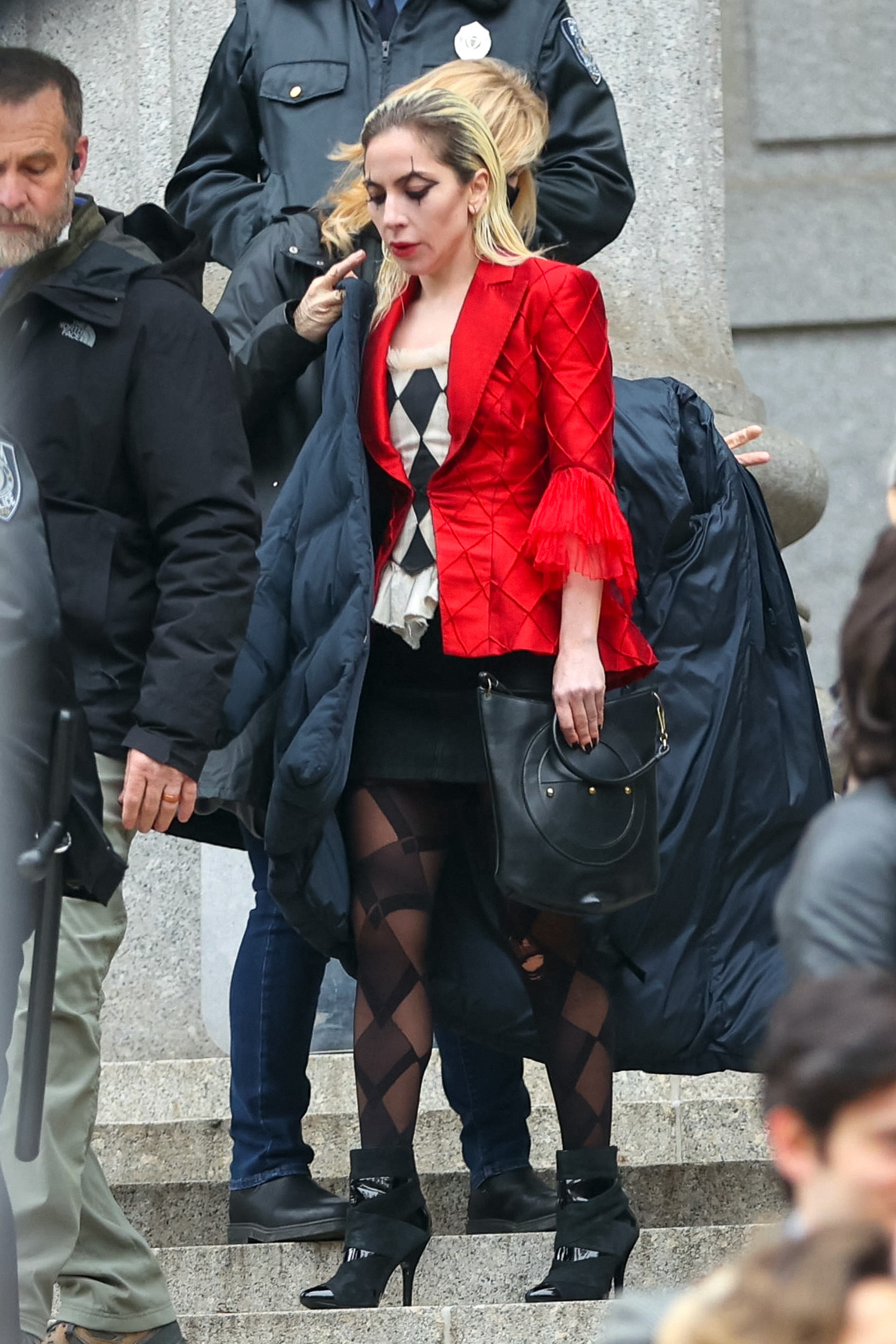 Joker 2 Set Photos Show Lady Gagas Harley Quinn Outfit In Folie à Deux 8326