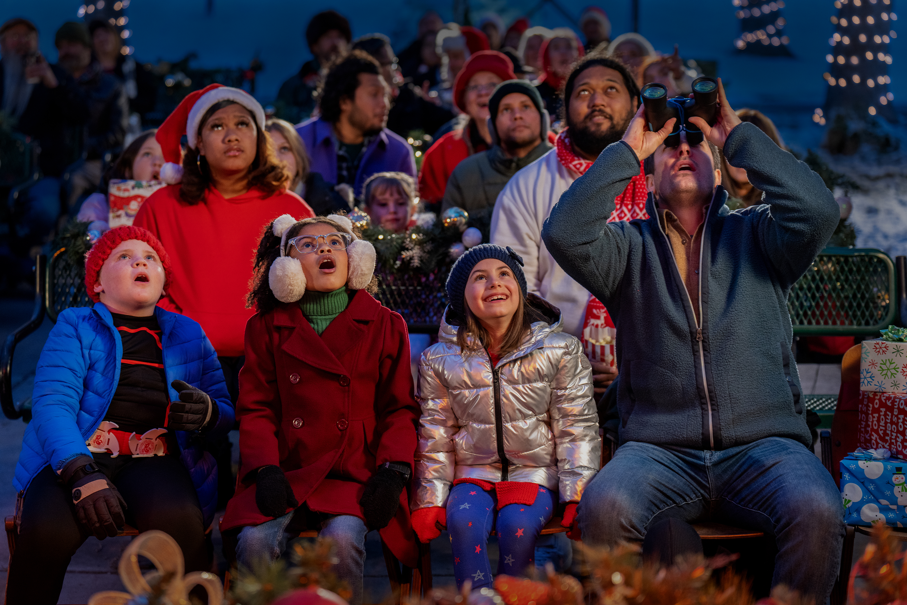 Best Christmas Ever Photos: Heather Graham & Brandy Lead Netflix ...