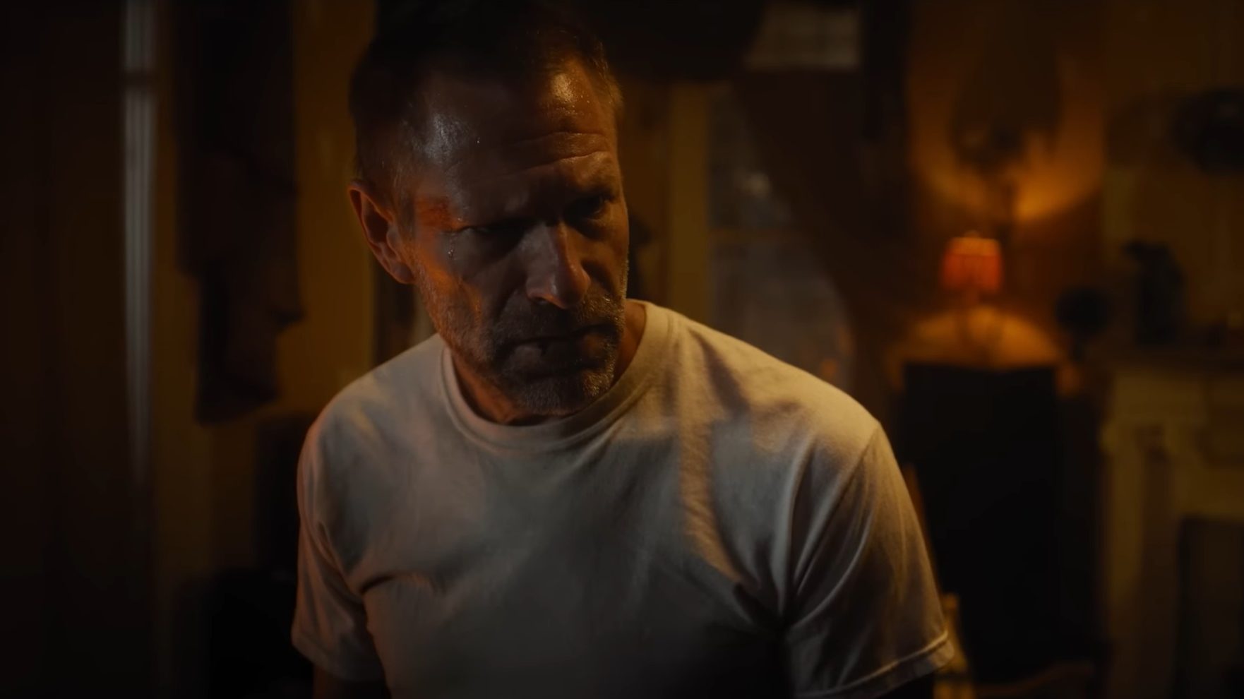 Rumble Through the Dark Trailer: Aaron Eckhart Becomes a Cage Fighter ...