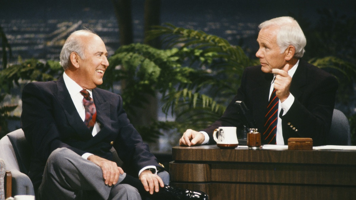 Who was on the discount tonight show before johnny carson