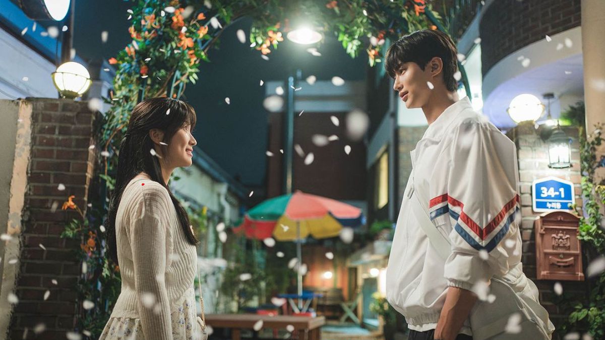 tvN K-Drama Lovely Runner Poster Teases Unusual Interaction Between Byeon Woo-Seok & Kim Hye-Yun