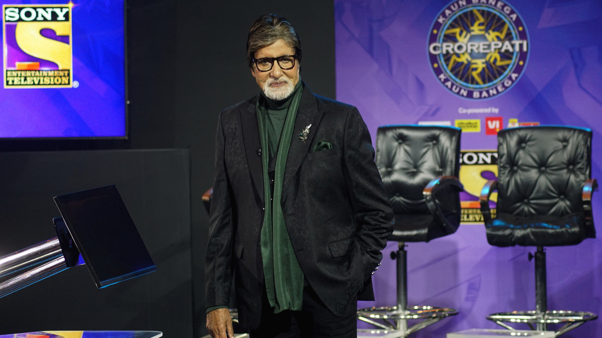 Indian Actor Amitabh Bachchan Undergoes Angioplasty At Mumbai's ...