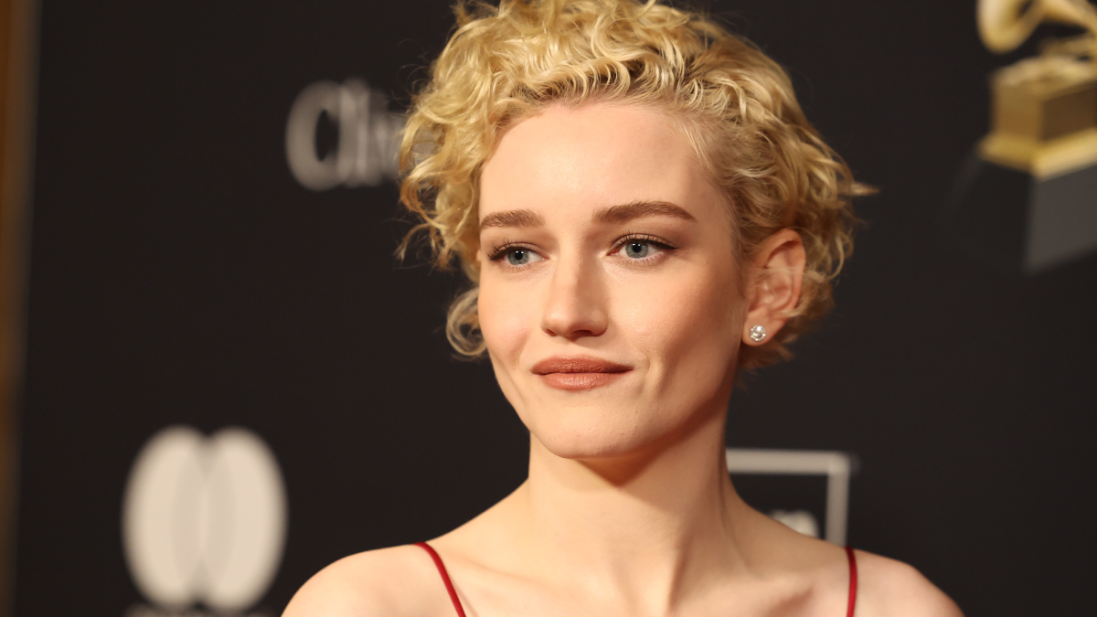 Apartment 7A: Rosemary’s Baby Prequel With Julia Garner Gets Release ...