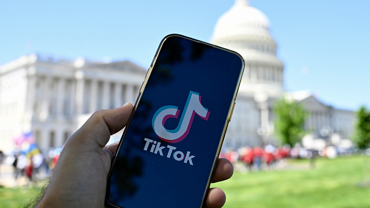 Запрет TikTok, одобренный Сенатом США, ожидает подписи президента Байдена