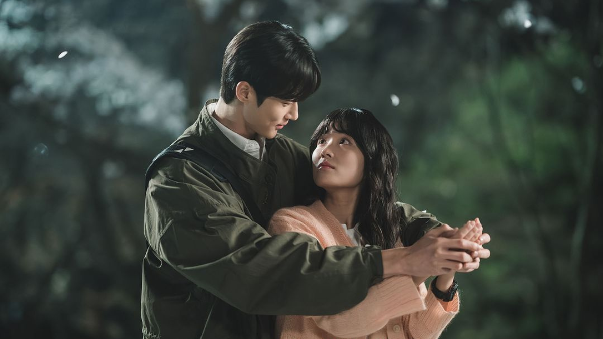 Новый трейлер 12-й серии «Прекрасный бегун»: Пён У Сок и Ким Хе Юн разделяют душевный момент пары