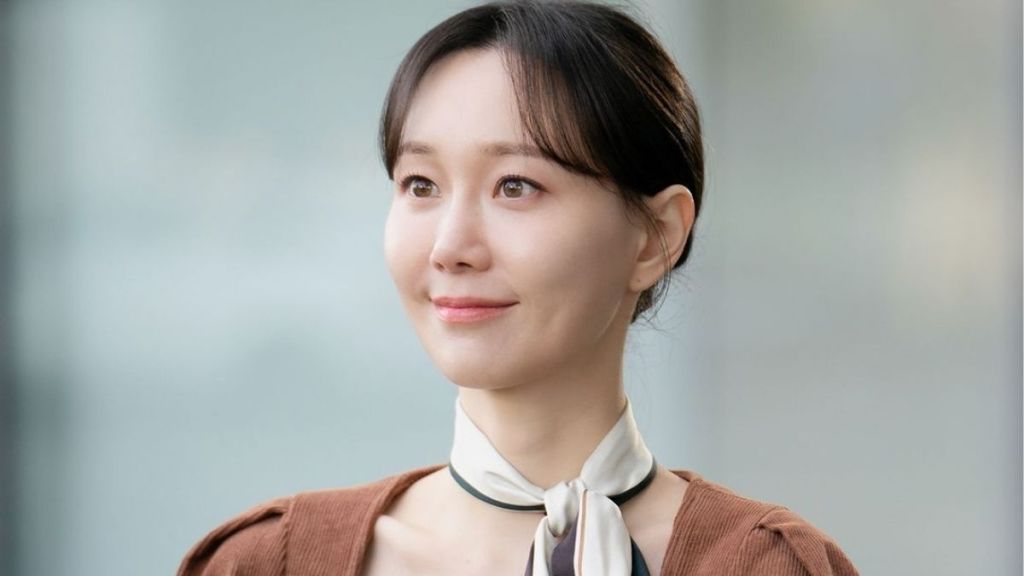 Dare To Love Me Episode 3 Trailer Shows Lee Yoo-Young Facing Backlash at Her Workplace