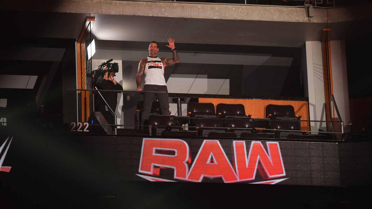 CM Punk анонсировал появление на WWE RAW