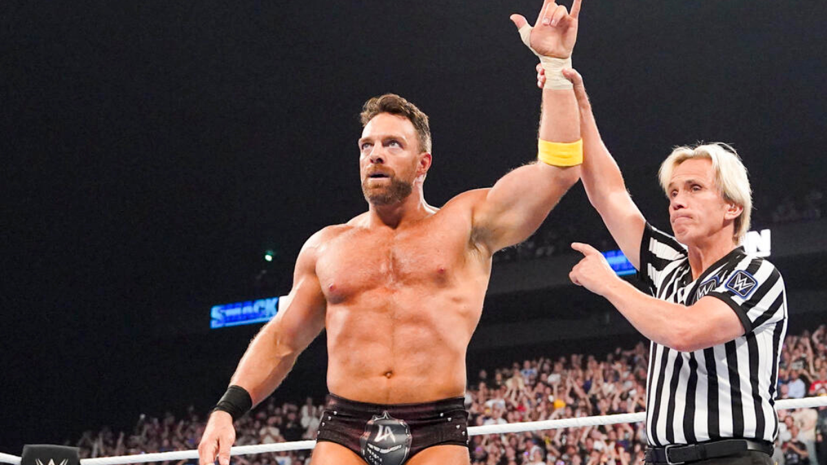 Лос-Анджелес Найт реагирует на недавнюю реакцию фанатов на бронирование WWE