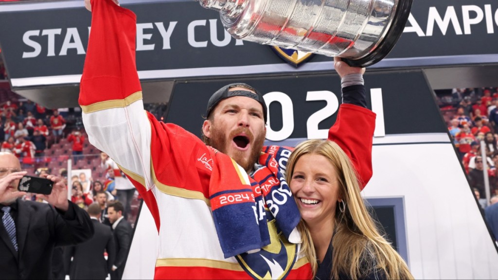 Who Is Matthew Tkachuk’s Girlfriend? Ellie Connell’s Age & Relationship History Explained