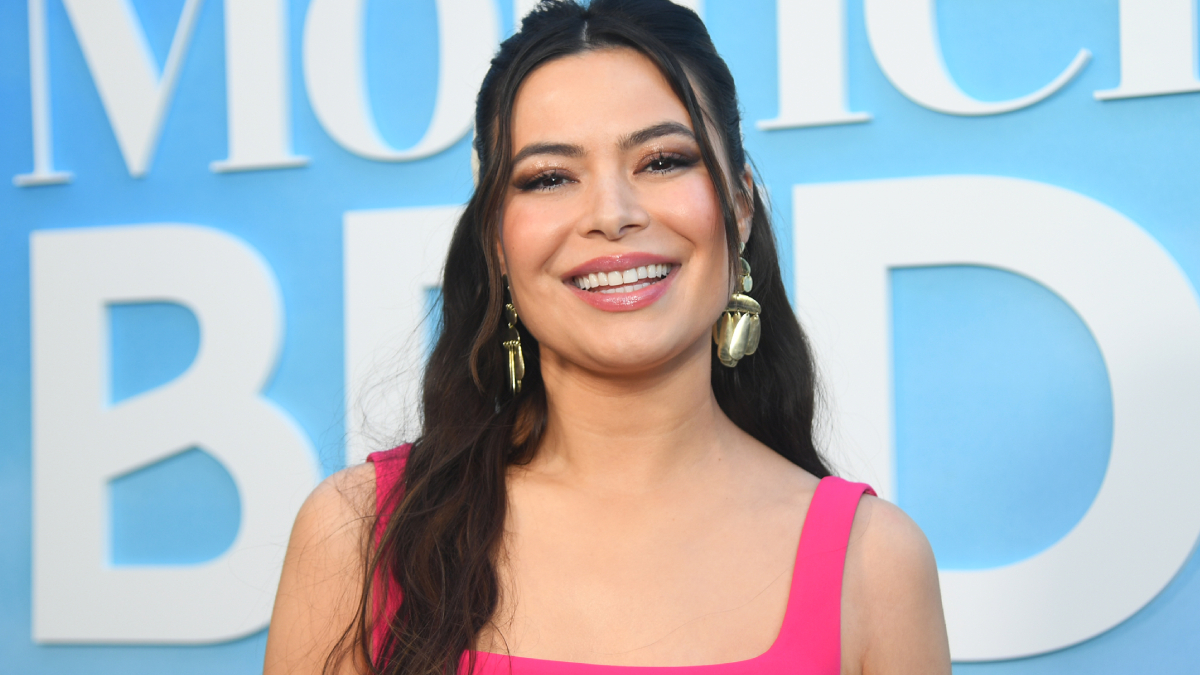 Miranda Cosgrove, Pierson Fodé Cast in New Netflix Rom-Com The Wrong Paris