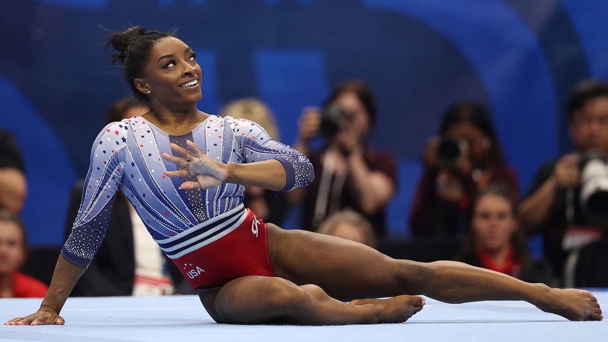 Simone Biles Height Comparison: Photos Showing How Tall She Is