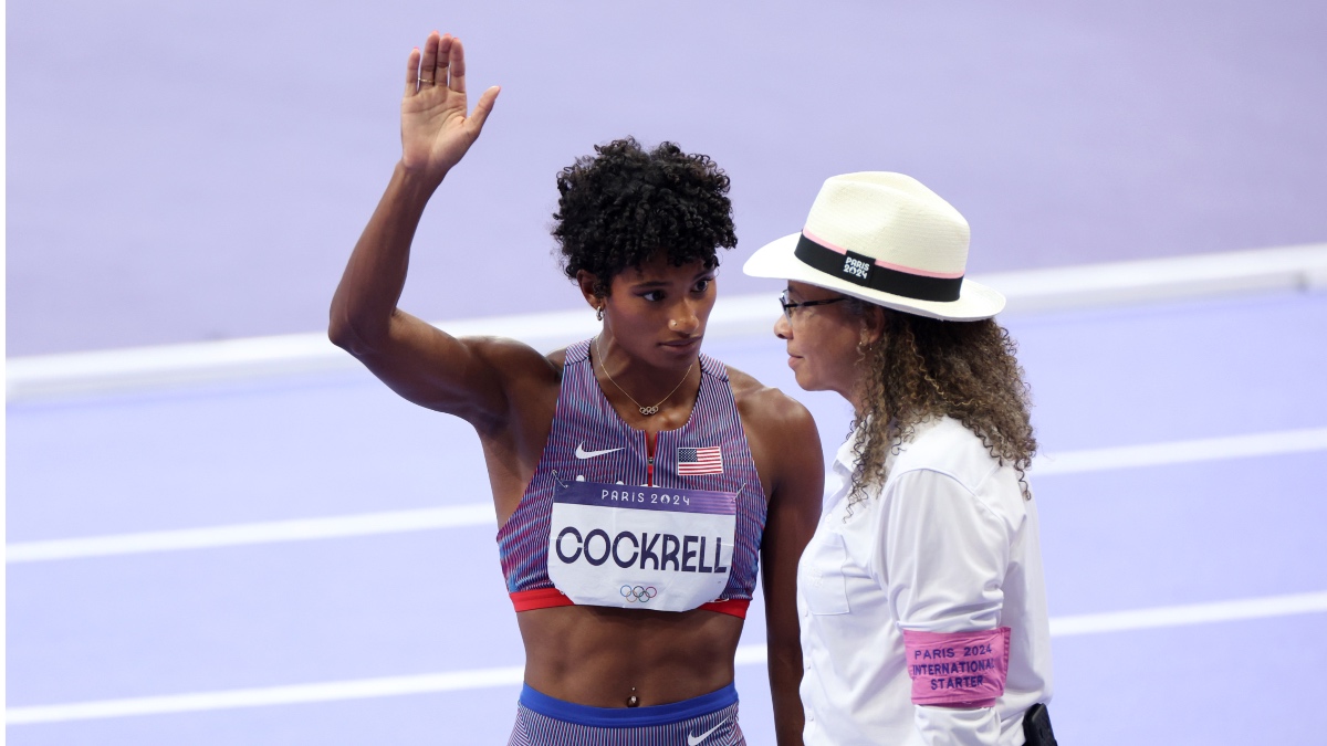 Why Did Anna Cockrell Raise Her Hand Before the 400M Hurdles Final? Explained