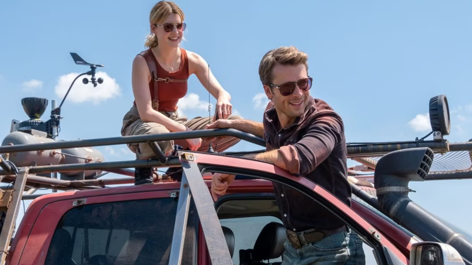 Glen Powell Weighs in on Twisters Kiss Scene Debate, Feels Everybody Wins