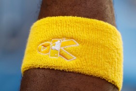 MLB players wearing yellow ribbons