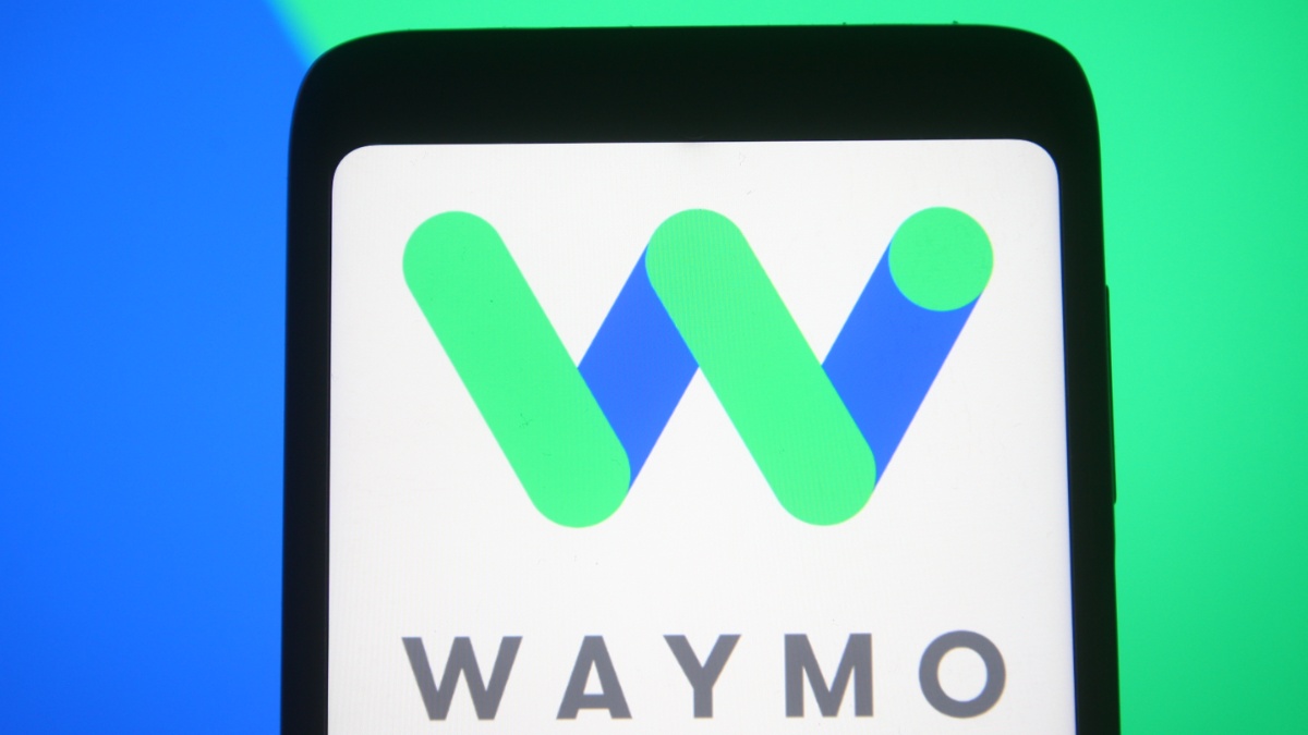 Автомобильная авария Waymo: что случилось с беспилотным автомобилем в Аризоне?