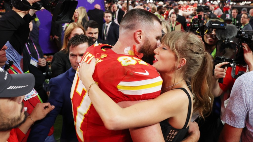 No, the Taylor Swift & Travis Kelce 'Breakup Contract' Isn't Real