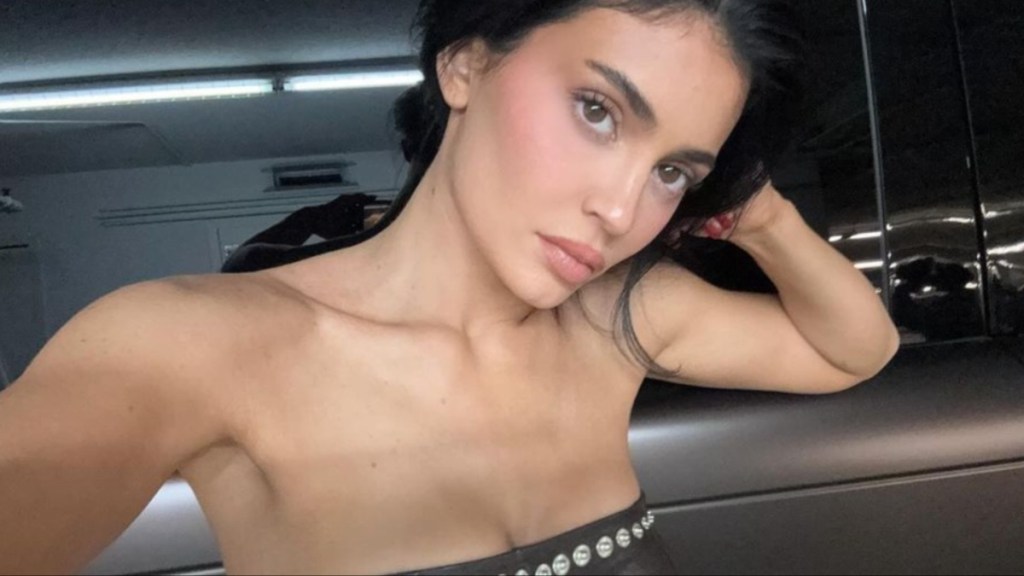 Kylie Jenner top braless Hailey Bieber Rhode