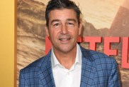 Lanterns’ Kyle Chandler Cast in RIP Netflix Movie With Ben Affleck & Matt Damon