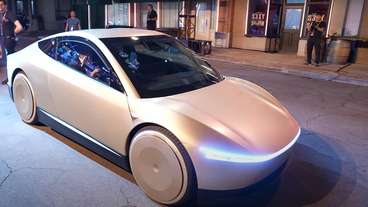 Futuristic cityscape featuring a Tesla Cybercab robotaxi illuminated by neon lights at night.