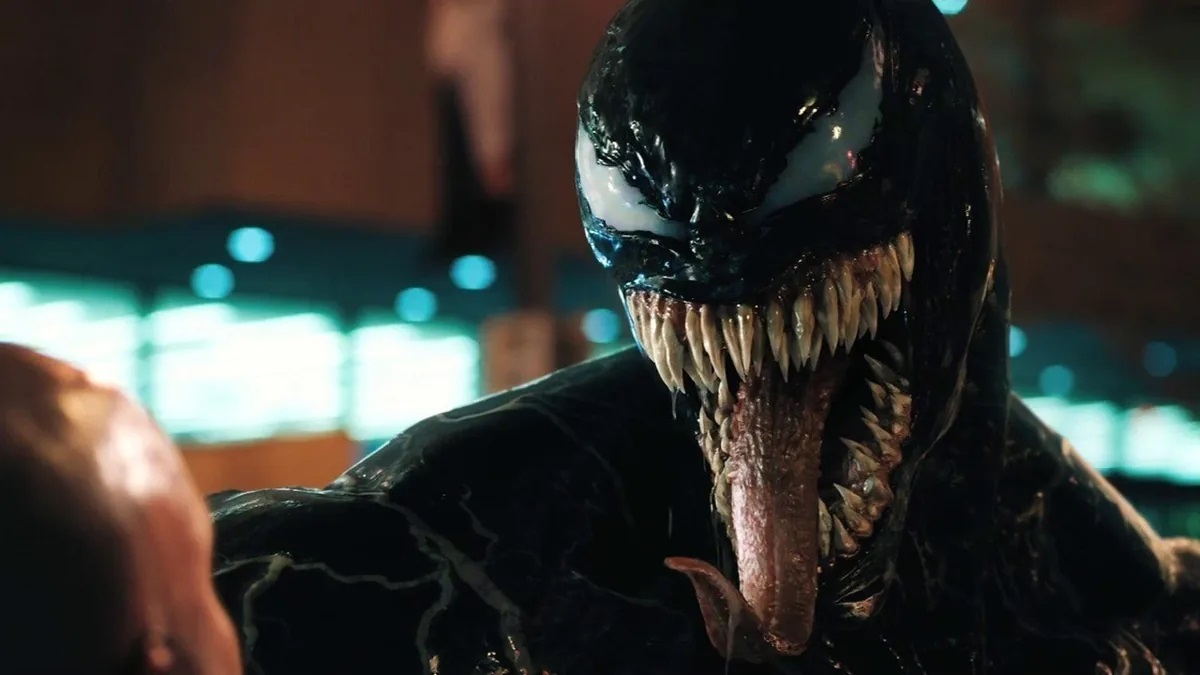 Какова цена ведра для попкорна и стакана для питья Venom 3 AMC?