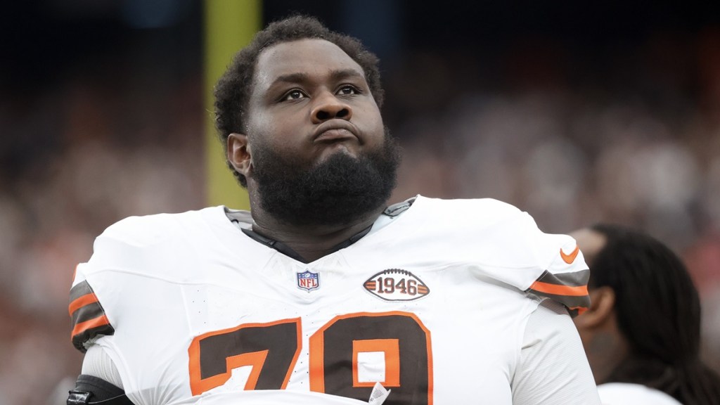 Browns LT Dawand Jones Suffers Ankle Injury vs Saints