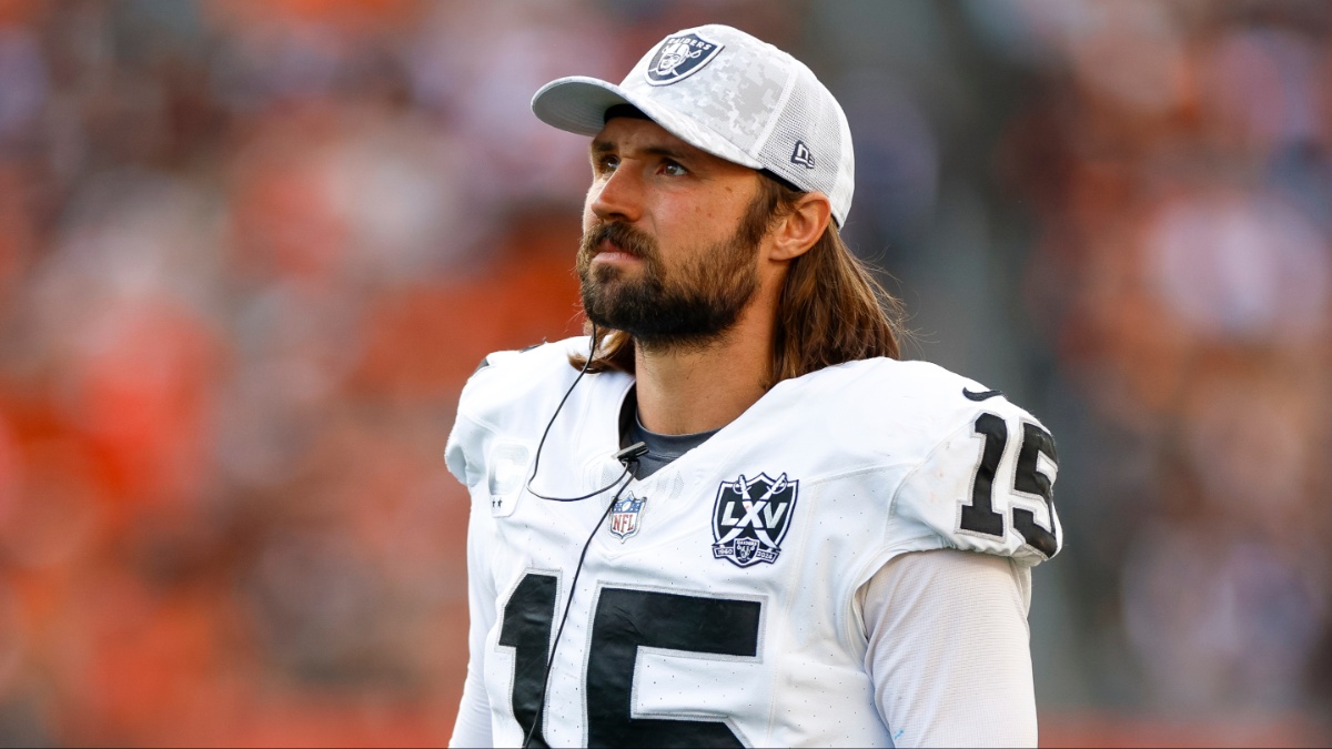 Raiders QB Gardner Minshew Suffers Shoulder Injury vs Broncos