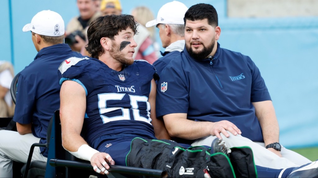 Titans LB Jack Gibbens Suffer Ankle Injury vs Vikings