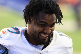 Dolphin’s WR Jaylen Waddle Exits Bills’ Game With Ankle Injury