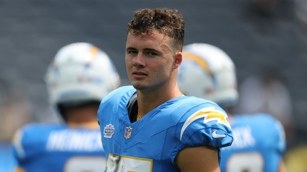 Chargers’ WR Ladd McConkey Suffers Shoulder Injury vs Bengals