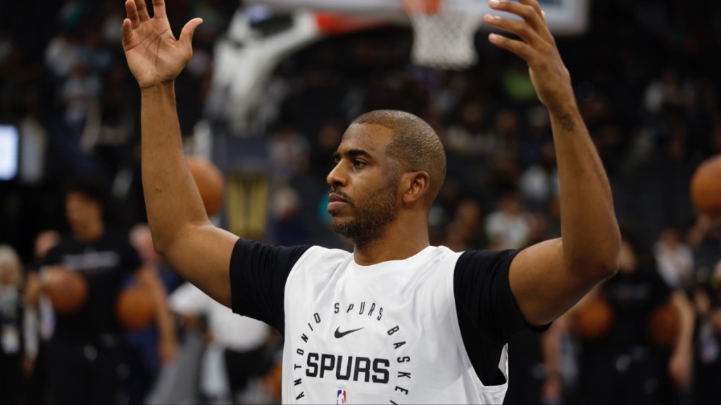 Spurs’ Chris Paul Suffers Thumb Injury vs Thunder