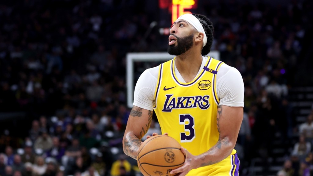 Anthony Davis Suffers Ankle Injury in Lakers vs. Warriors Match