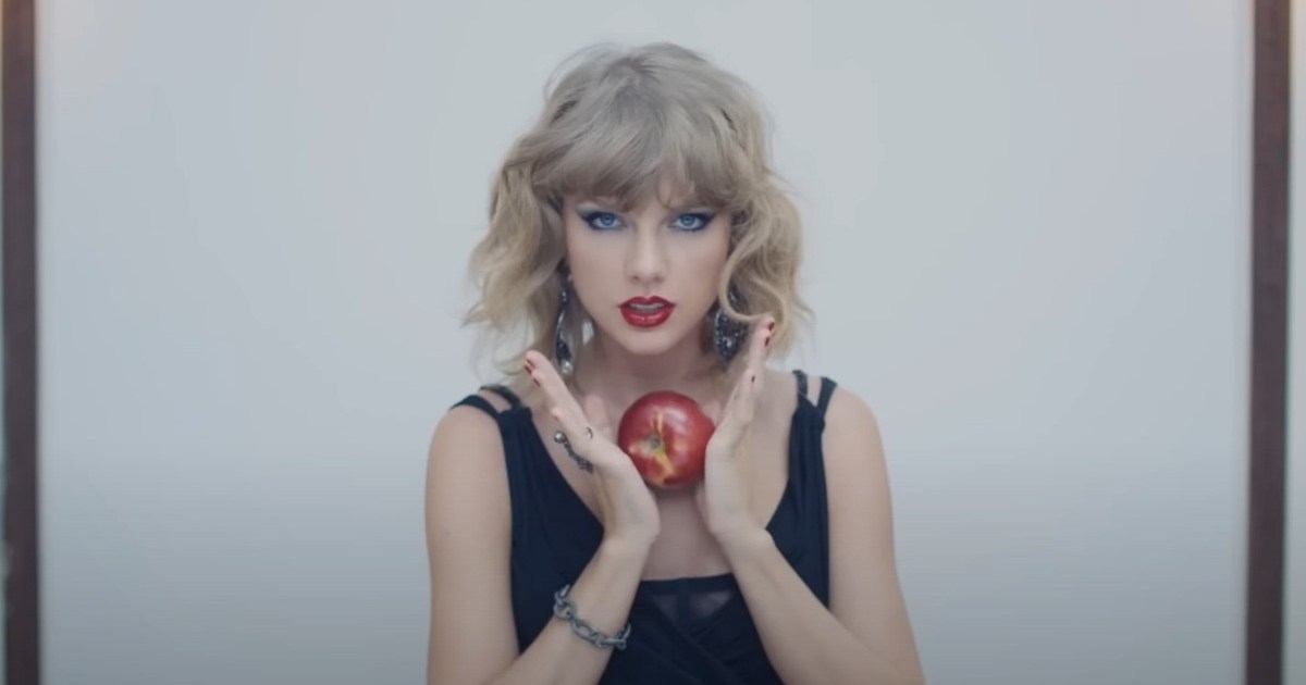 https://www.comingsoon.net/wp-content/uploads/sites/3/2024/12/How-Did-Travis-Kelce-Pay-Tribute-to-Taylor-Swift.jpg?resize=1200,630