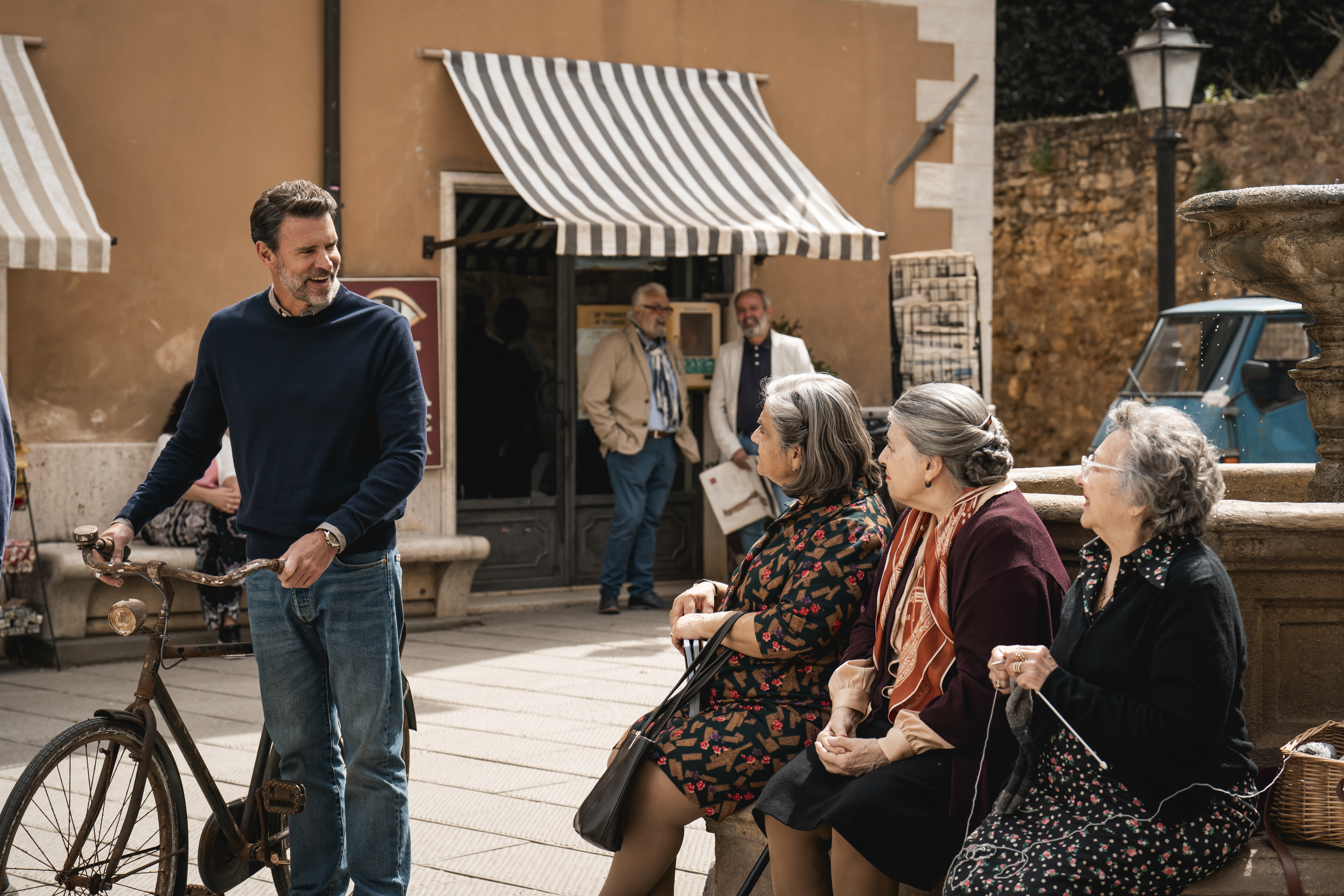 La Dolce Villa Photos Set Release Date for Netflix Rom-Com Starring Scott Foley