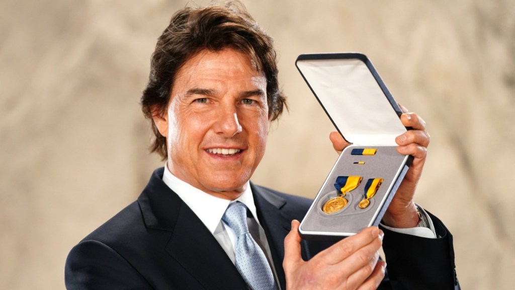 Tom Cruise Receives Public Service Award by US Navy