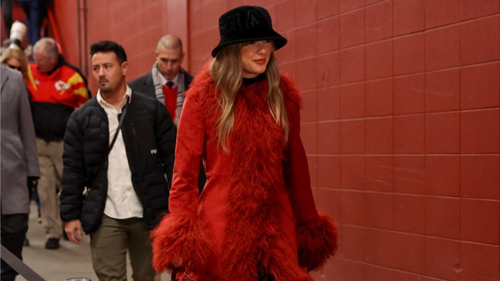 Taylor Swift 'Body Double' Confuses Fans at Chiefs Christmas Game