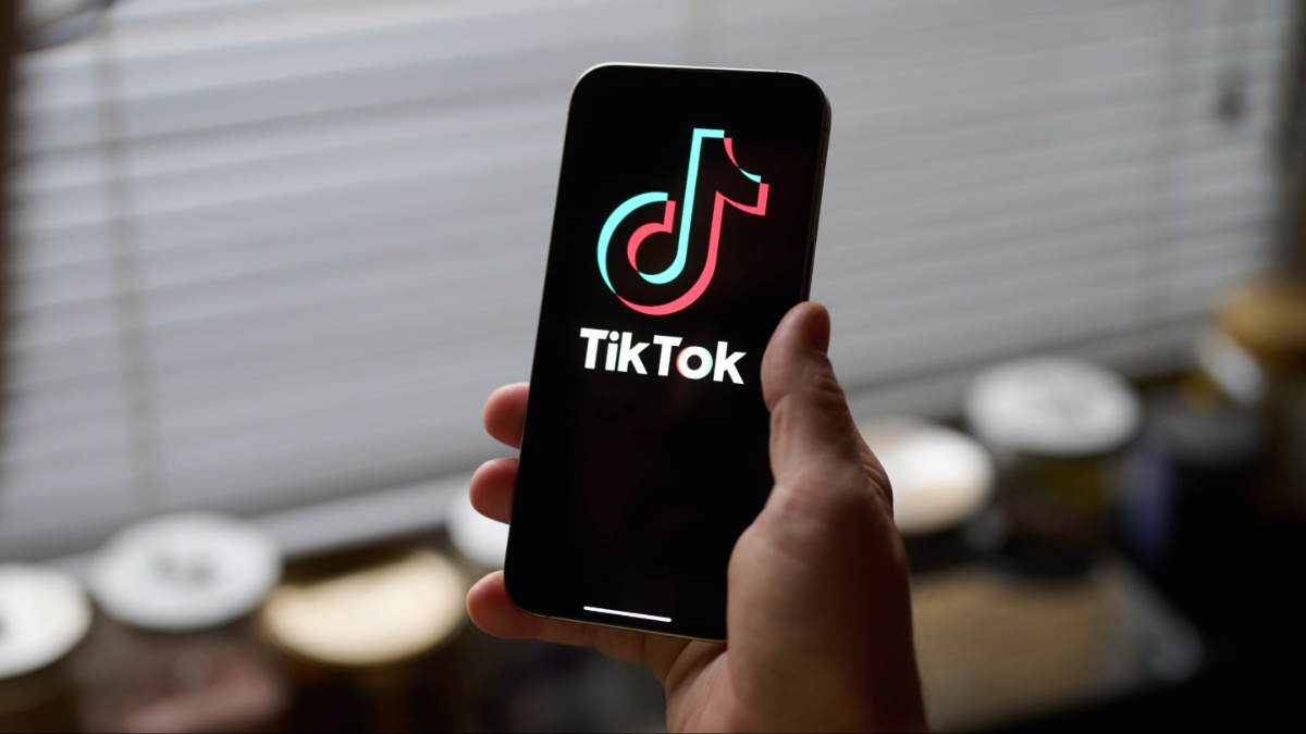 Как публиковать гифки в комментариях TikTok