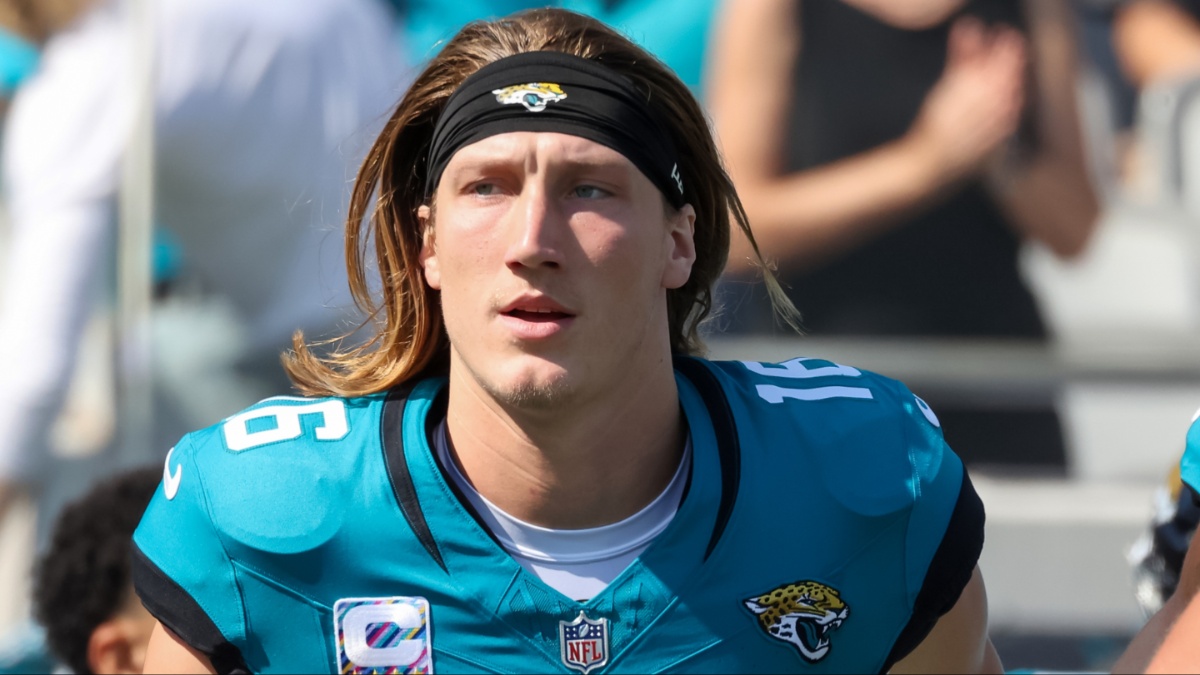 Jaguars QB Trevor Lawrence Suffers Concussion vs. Texans