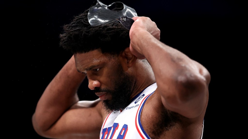 Joel Embiid Suffers Foot Sprain in 76ers vs. Suns Match