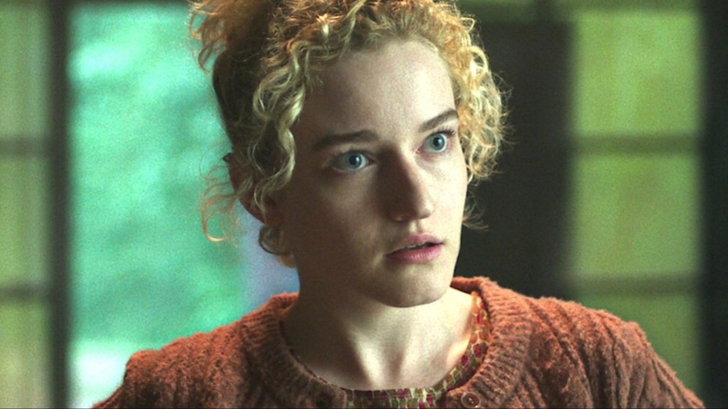 Julia Garner The Fantastic Four First Steps Silver Surfer