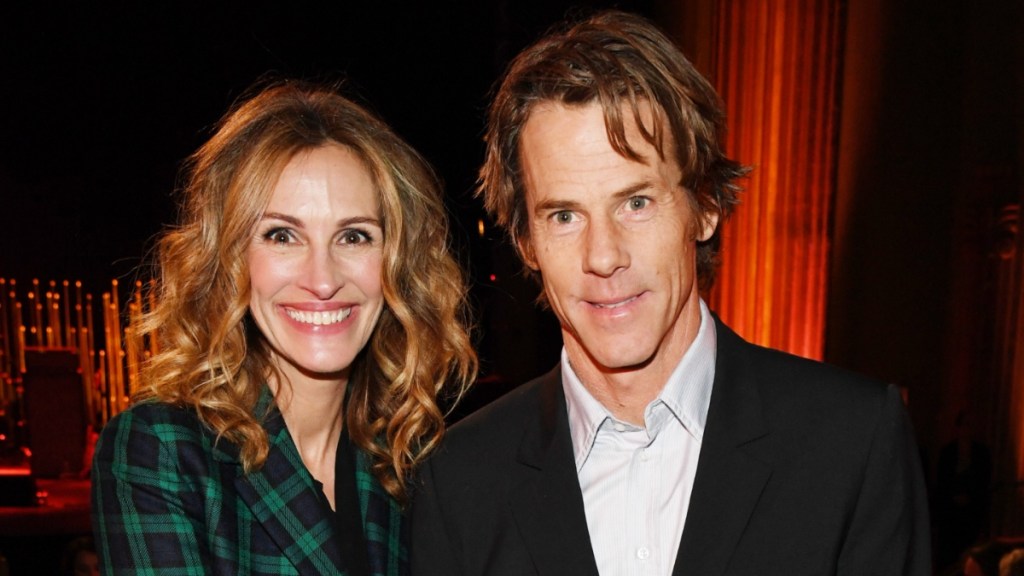 Who Is Julia Roberts' Husband? Danny Moder's Job & Relationship History