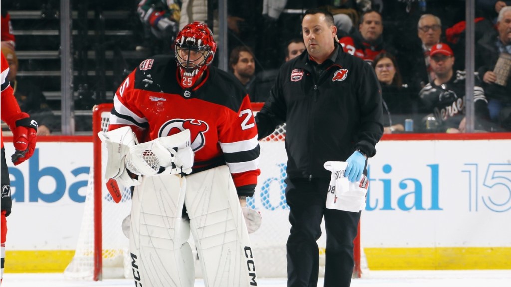 Devils’ Jacob Markstrom Suffers Leg Injury vs. Bruins