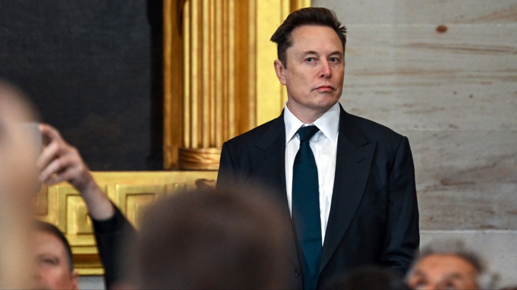 No, Elon Musk Hasn’t Been Hospitalized: Rumors Explained