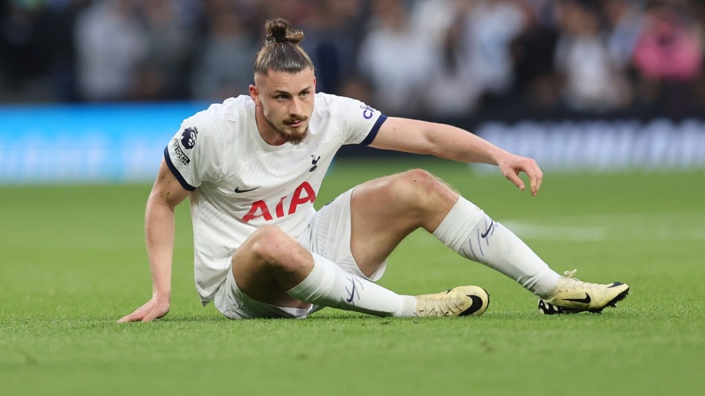 Radu Dragusin's Knee Injury Worrisome for Tottenham Hotspur