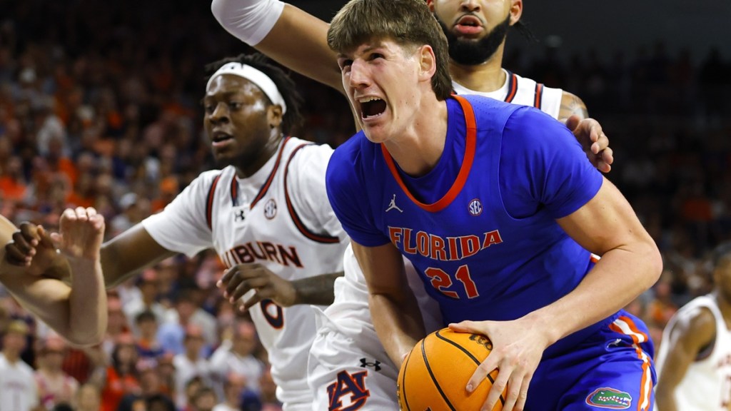 Florida's Alex Condon Suffers Ankle Injury vs. Mississippi State