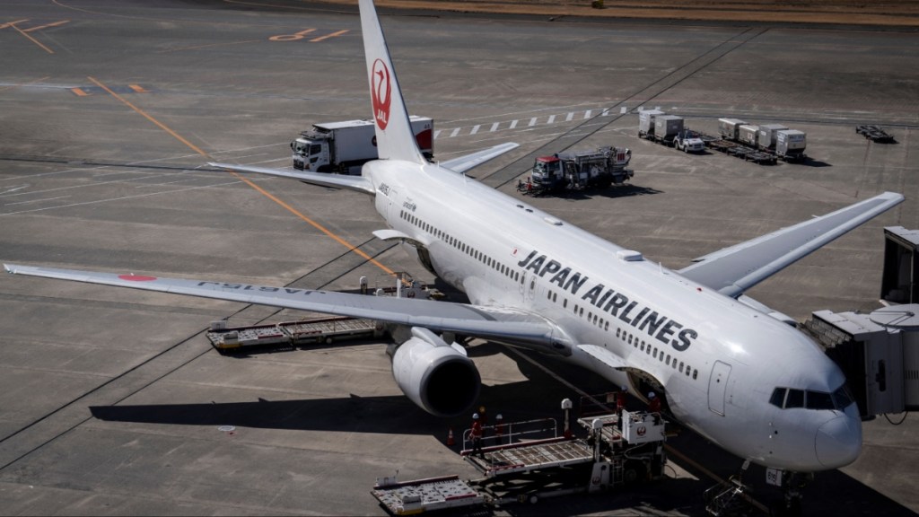 Japan Airlines Delta plane