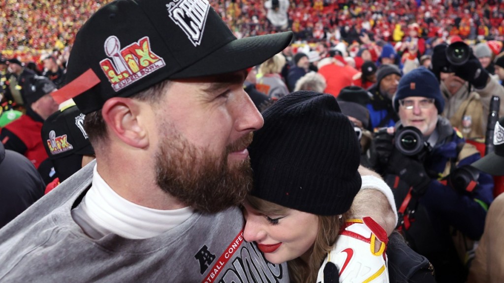 Fans Think Taylor Swift & Travis Kelce Have a New Puppy