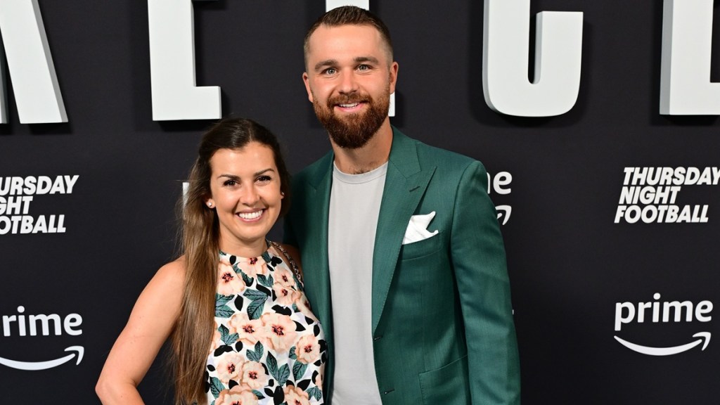 Who Is Jake Elliott's Wife? Annie's Kids & Relationship History