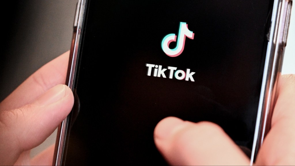 emergency contact trend tiktok