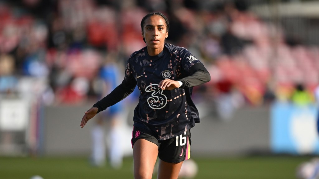 USWNT Star Naomi Girma Suffers Injury in Chelsea Debut